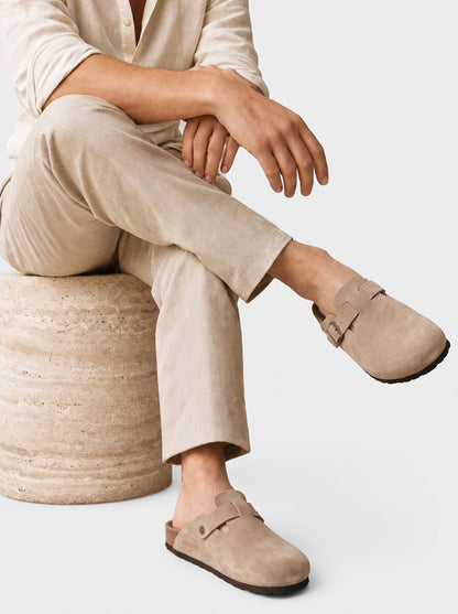 Essenzielle Wildleder-Clogs - Cross & Crown