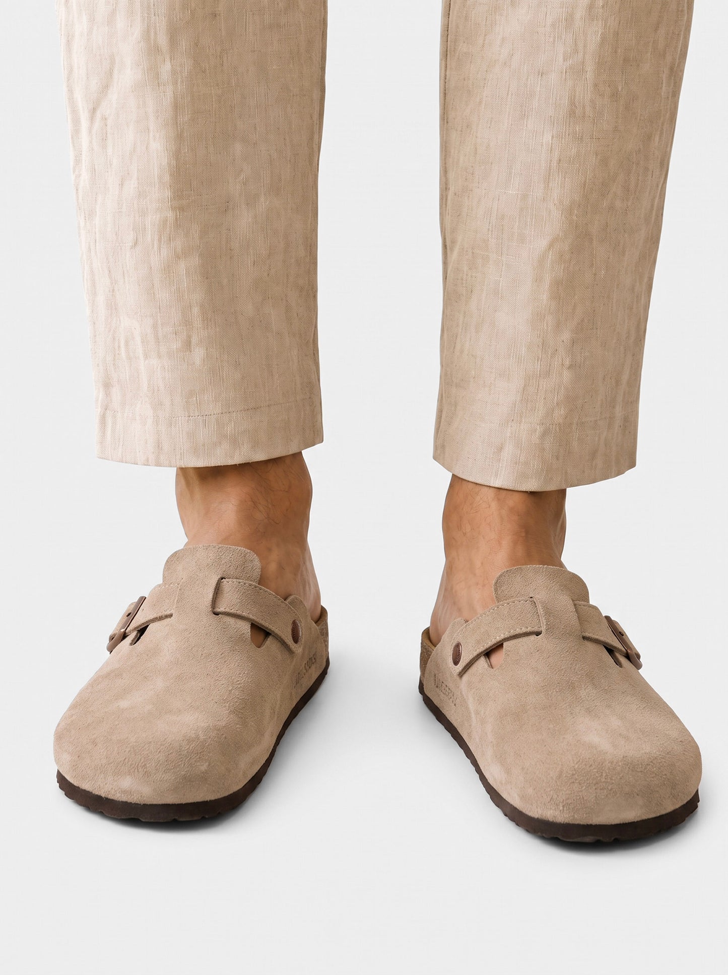 Essenzielle Wildleder-Clogs - Cross & Crown