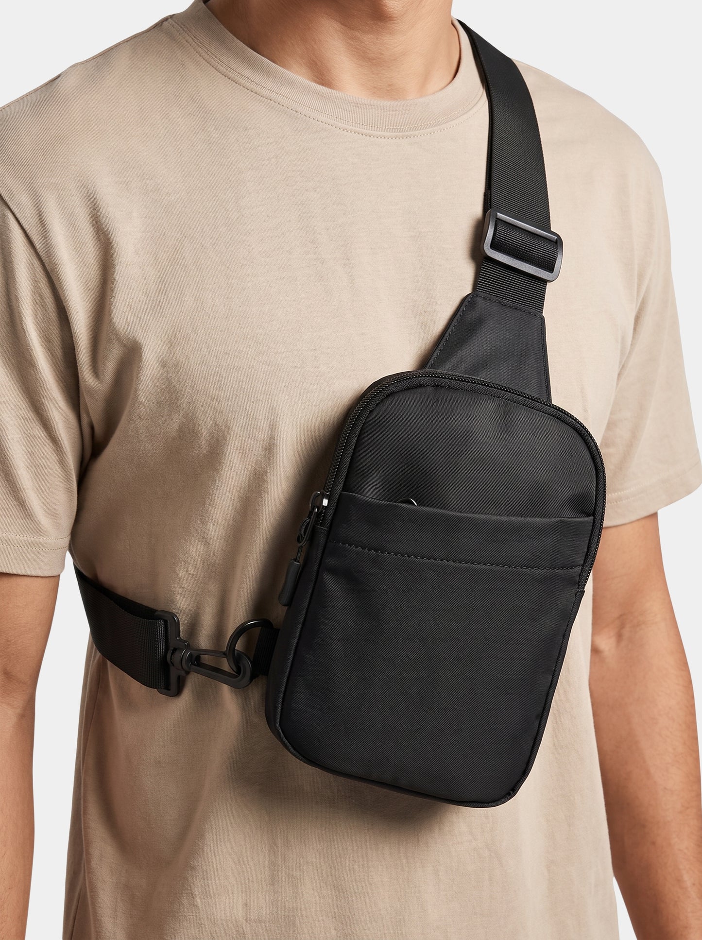 Piccola borsa essenziale da petto - Cross & Crown