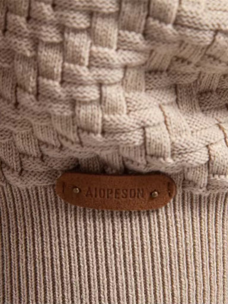 Vネックニットカーディガン - Cross & Crown