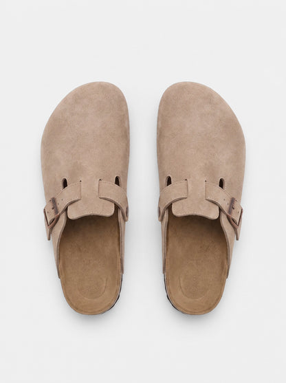 Essenzielle Wildleder-Clogs - Cross & Crown