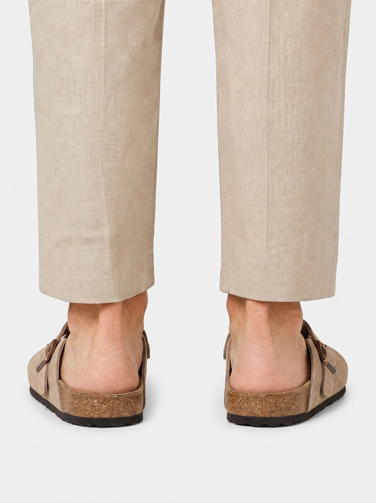 Essenzielle Wildleder-Clogs - Cross & Crown