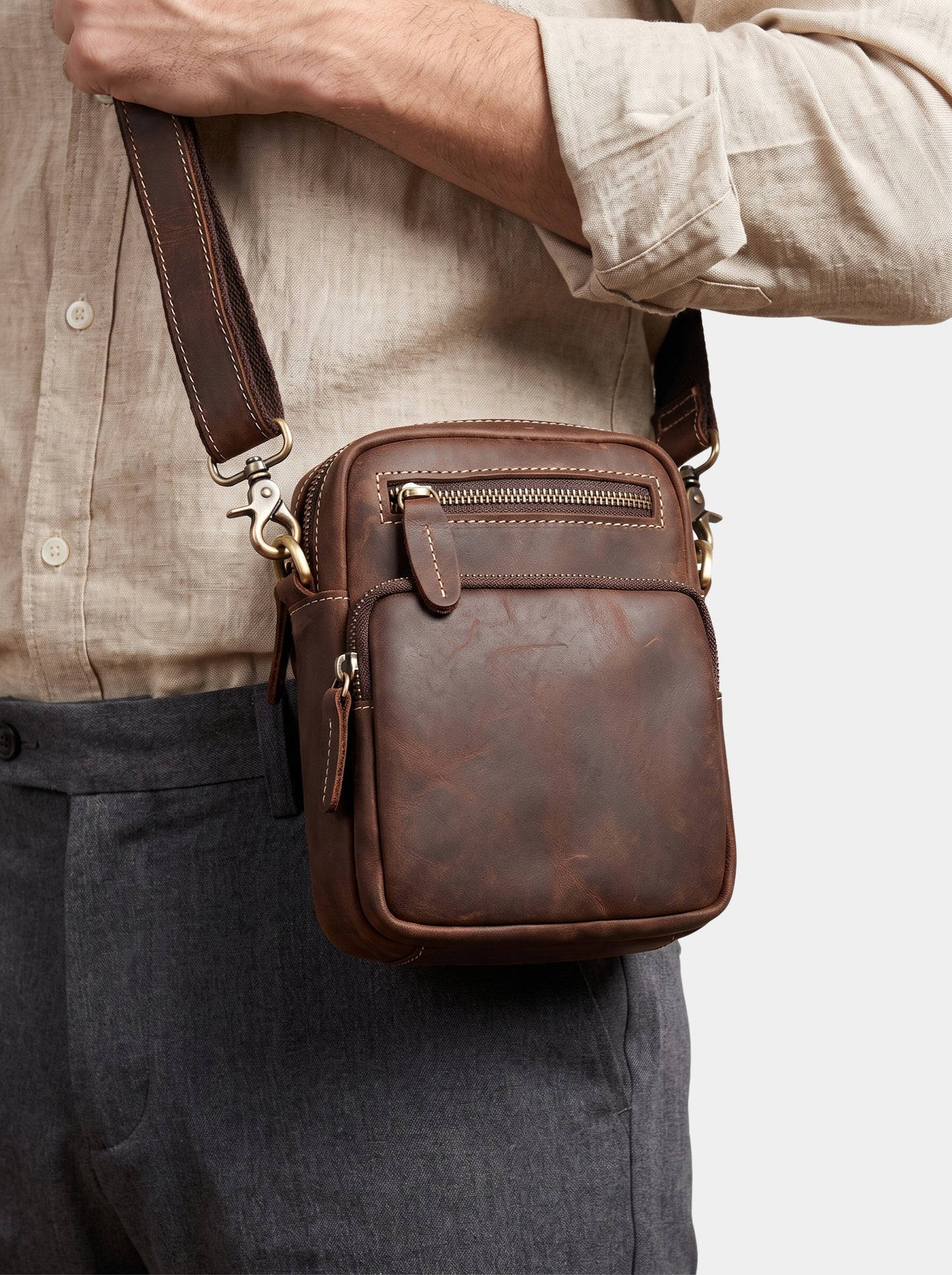 Retro-Lederschultertasche für Herren – Cross & Crown