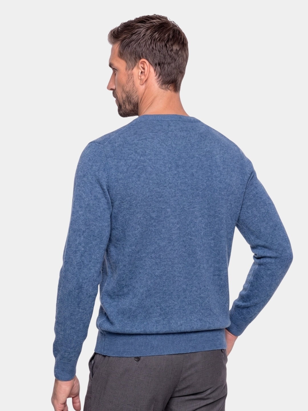 Suéter de malha de cashmere com decote em V - Cross & Crown