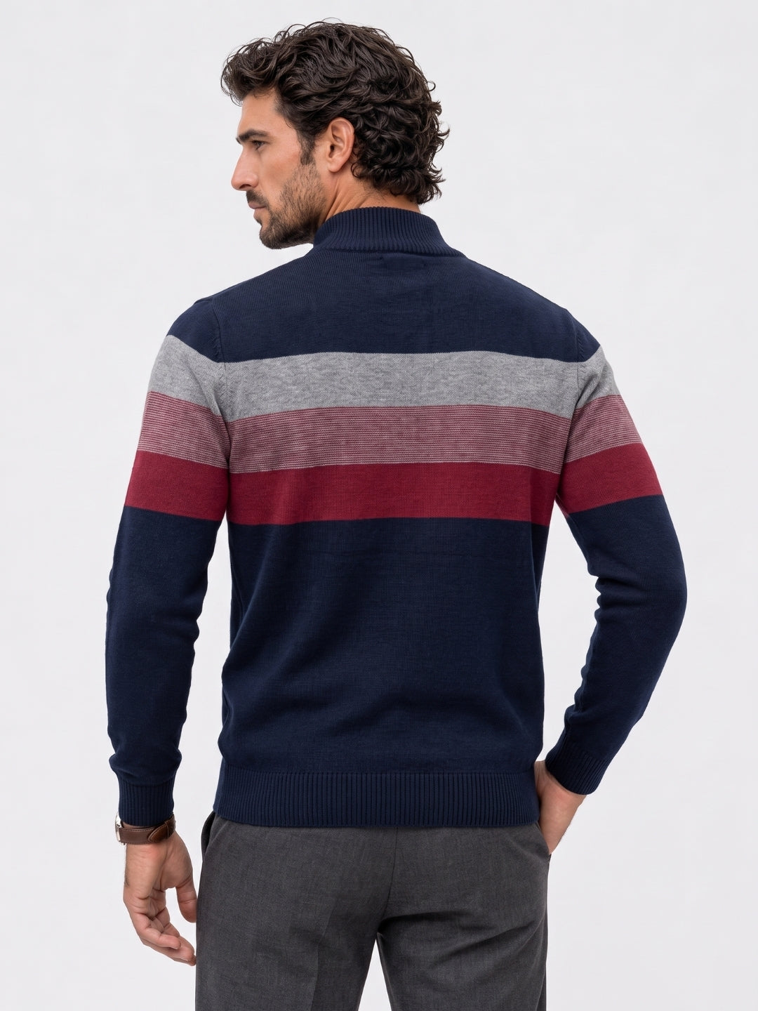 Suéter Minimalista de Gola Alta - Cross & Crown