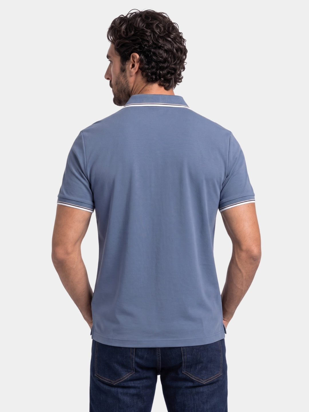 Polo negro atemporal con cuello de pico - Cross & Crown