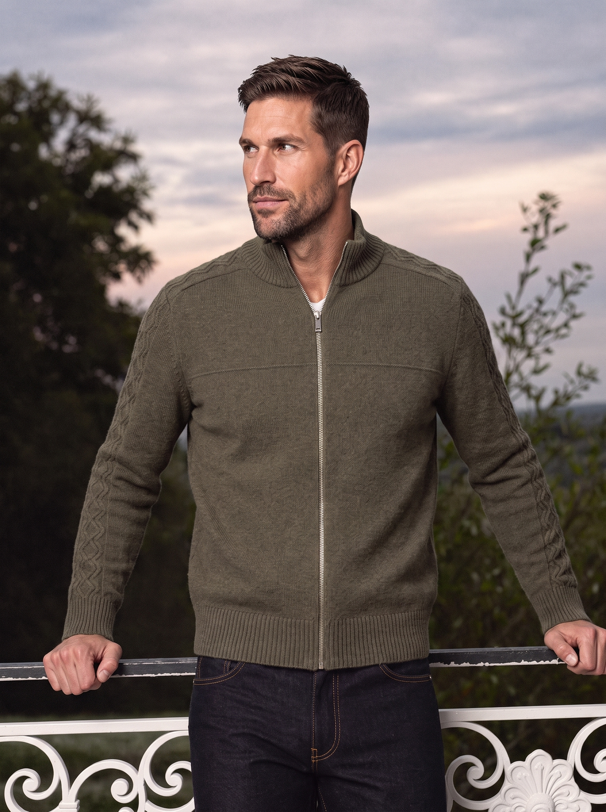 Suéter de cashmere com zíper e gola alta de malha - Cross & Crown